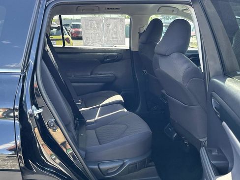 Used 2021 Toyota Highlander LE AWD/4WD image 26