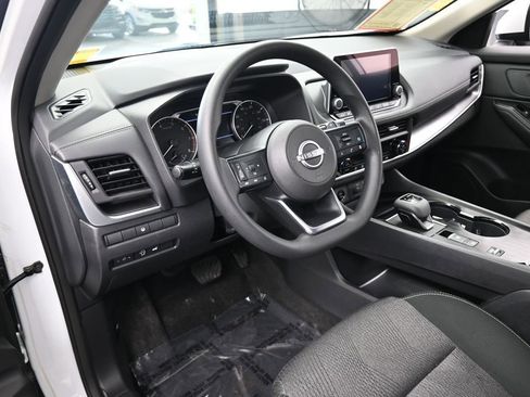 Used 2024 Nissan Rogue SV image 10