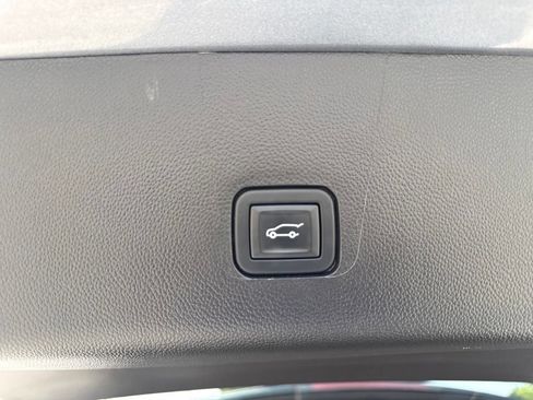Used 2021 Chevrolet Traverse High Country FWD image 21