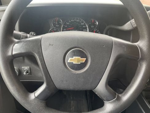 Used 2015 Chevrolet Express 2500 image 10