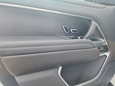 New 2025 Land Rover Range Rover SE image 10