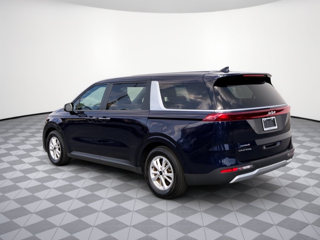 Used 2024 Kia Carnival LX FWD image 3