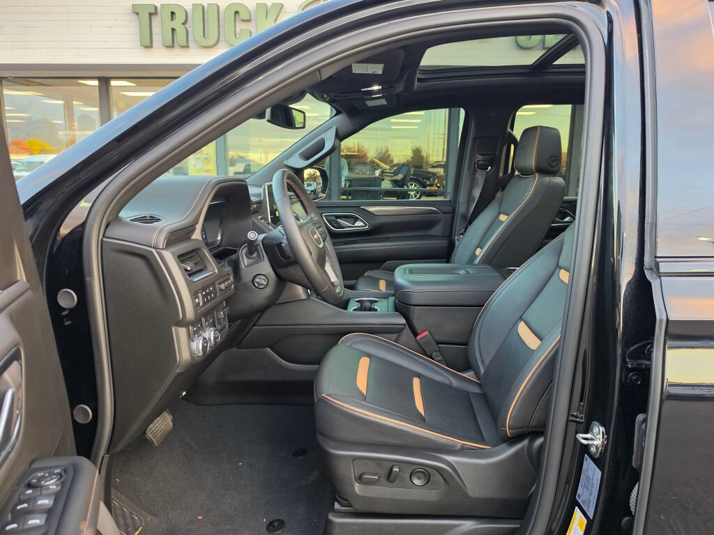 Used 2024 GMC Yukon XL AT4 w/ Technology Package AWD/4WD image 16