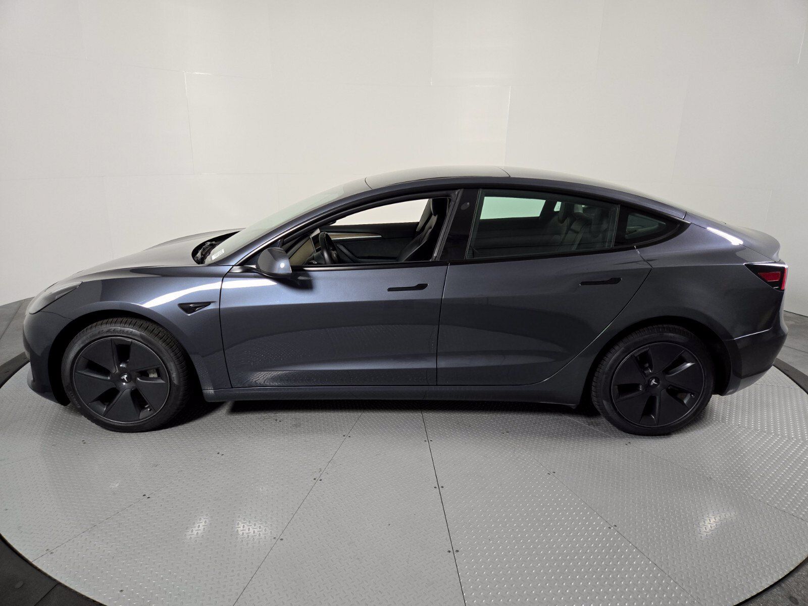 Used 2023 Tesla Model 3 Standard Range RWD image 32