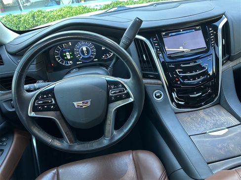 Used 2020 Cadillac Escalade Premium Luxury image 29