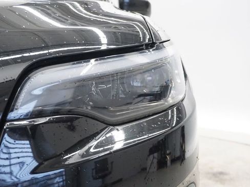 Certified 2019 Jeep Cherokee Latitude w/ Popular Appearance Group image 12