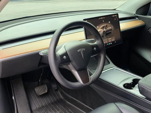 Used 2022 Tesla Model Y Long Range AWD/4WD image 13