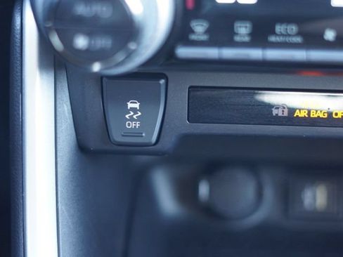 Used 2024 Toyota RAV4 XLE AWD/4WD image 30
