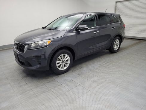 Used 2019 Kia Sorento LX image 2