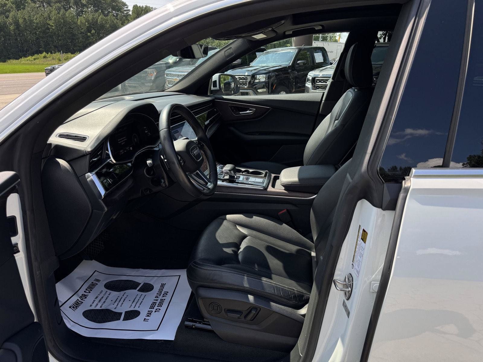 Used 2019 Audi Q8 Prestige w/ Towing Package AWD/4WD image 2