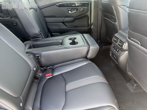 Certified 2025 Honda Pilot Touring image 30