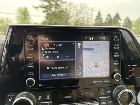 Used 2022 Toyota Highlander XLE AWD/4WD image 52
