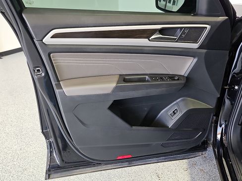 Used 2023 Volkswagen Atlas SE w/ Black Wheel Package FWD image 13