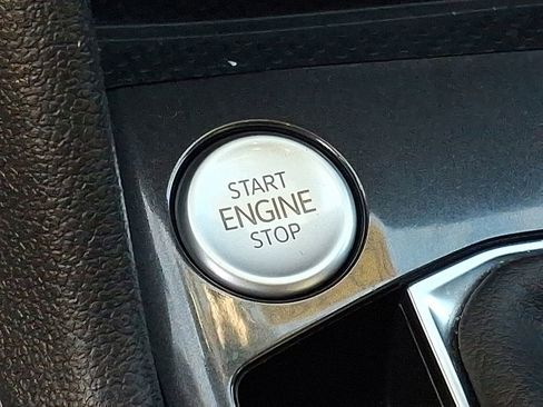 Used 2023 Volkswagen Tiguan SE image 22