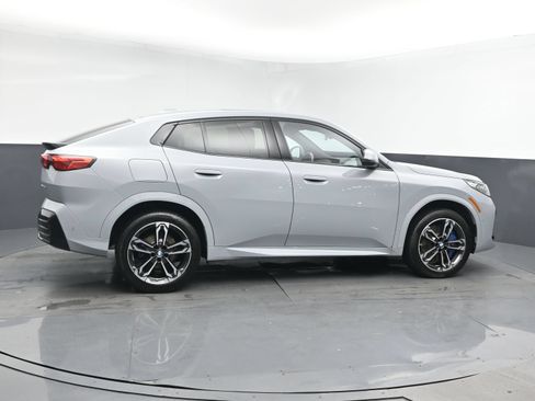 Used 2025 BMW X2 xDrive28i AWD/4WD image 3