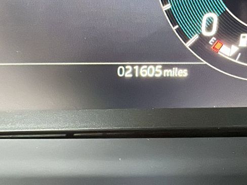 Used 2024 Land Rover Discovery Metropolitan Edition image 17