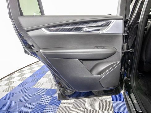 Used 2025 Cadillac XT6 Premium Luxury image 16