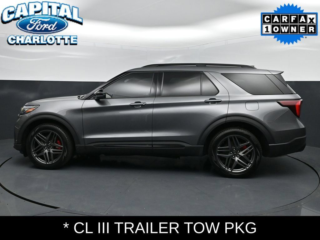 Used 2025 Ford Explorer ST AWD/4WD image 4