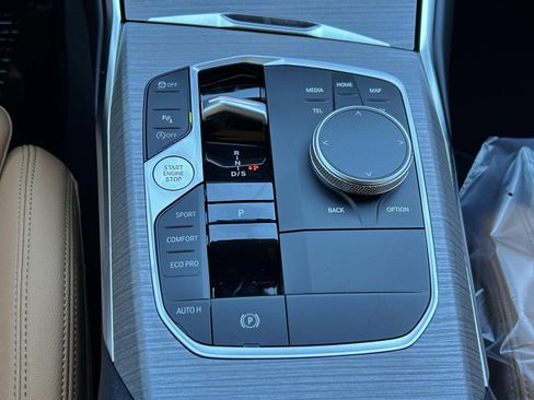 Used 2026 BMW 330i Sedan w/ Premium Package image 13