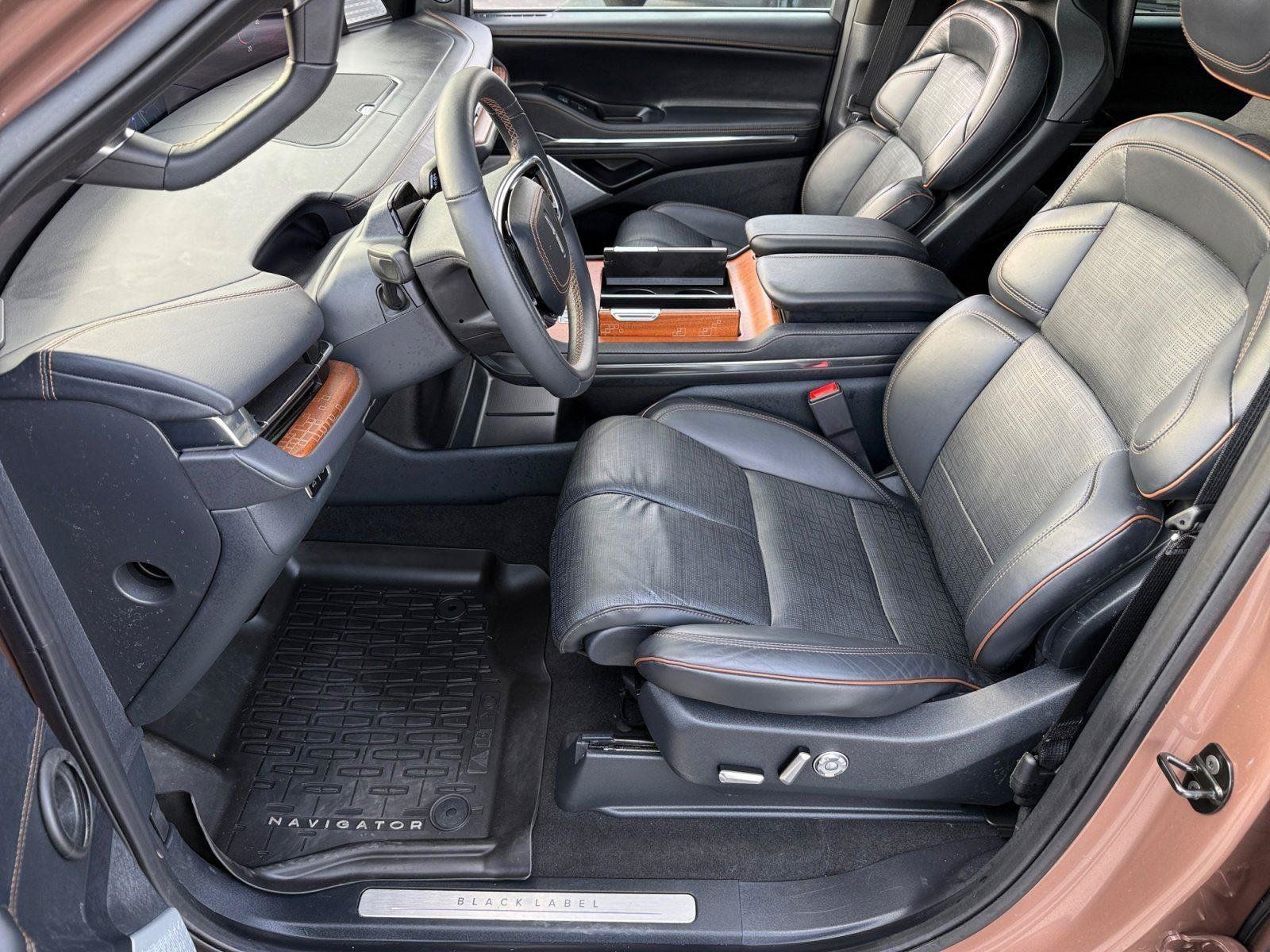 Used 2025 Lincoln Navigator L Black Label AWD/4WD image 10