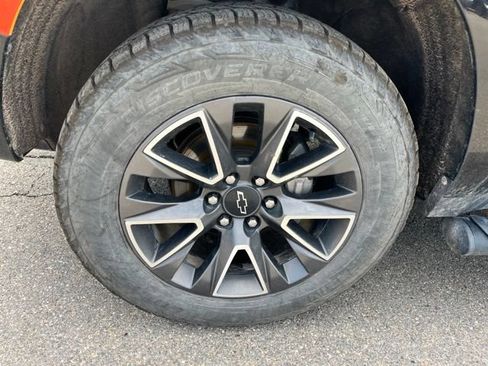 Used 2022 Chevrolet Suburban Z71 w/ Luxury Package AWD/4WD image 8