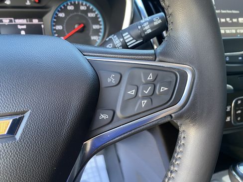 Used 2018 Chevrolet Equinox LT FWD image 20