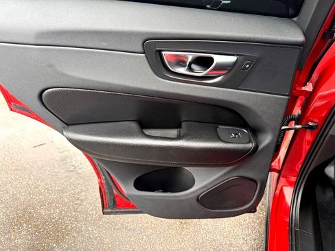 Used 2019 Volvo XC60 T5 Momentum w/ Protection Package Premier image 28