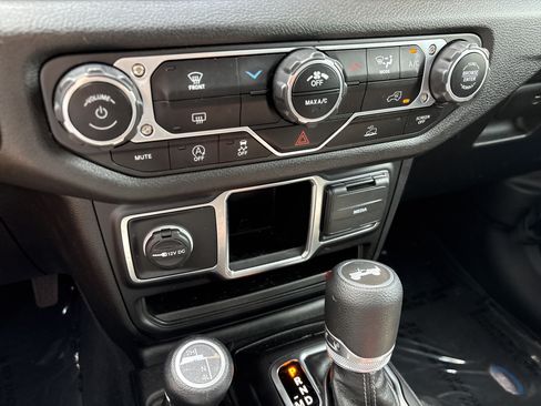 Used 2024 Jeep Wrangler Unlimited Sport AWD/4WD image 29