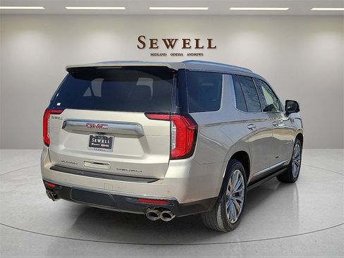 Used 2022 GMC Yukon Denali w/ Denali Premium Package image 5