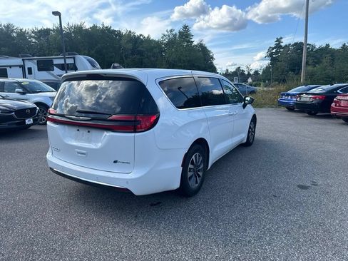 Used 2024 Chrysler Pacifica Limited FWD image 5