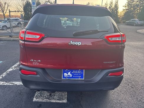 Used 2016 Jeep Cherokee Sport image 6