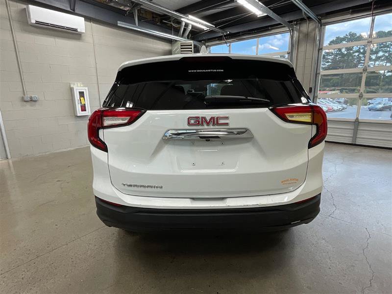 Used 2023 GMC Terrain SLE w/ LPO, Floor Liner Package FWD image 4