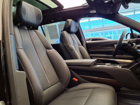 Certified 2026 Cadillac Vistiq Luxury AWD/4WD image 22