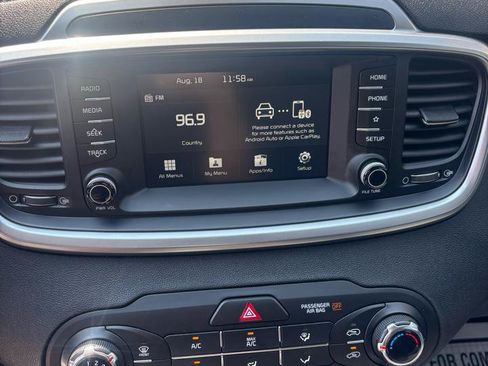 Used 2020 Kia Sorento AWD V6 image 16