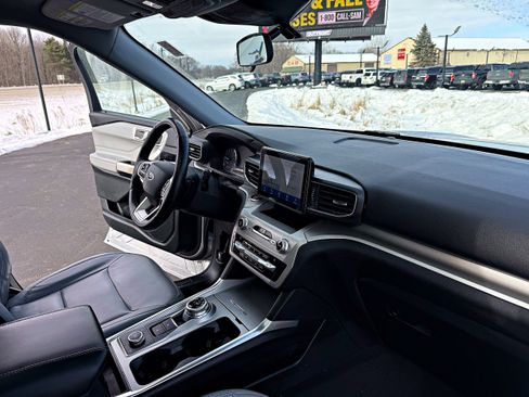 Used 2021 Ford Explorer XLT w/ Equipment Group 202A image 22
