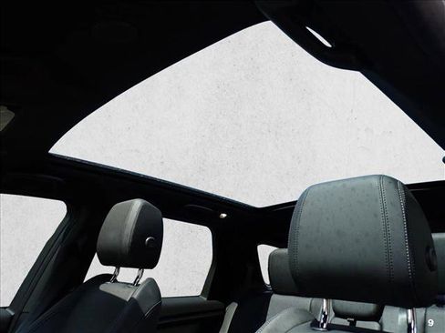 Used 2024 Land Rover Discovery Sport Dynamic SE AWD/4WD image 4