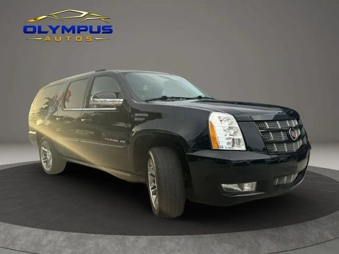 Used 2013 Cadillac Escalade ESV Premium AWD/4WD image 3