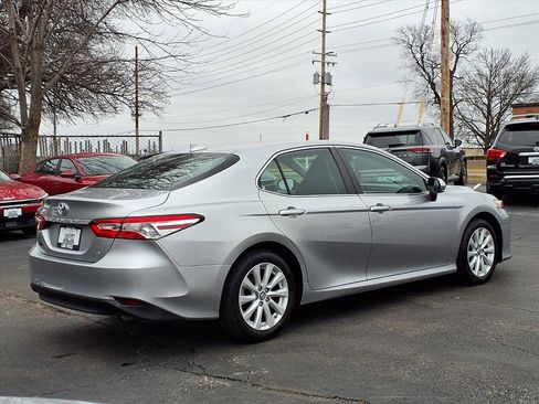 Used 2019 Toyota Camry LE image 4