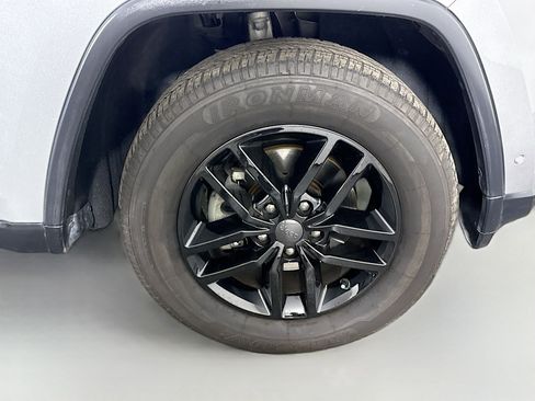 Used 2020 Jeep Grand Cherokee Limited w/ Premium Lighting Group image 32