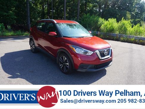 Used 2019 Nissan Kicks SV FWD image 1
