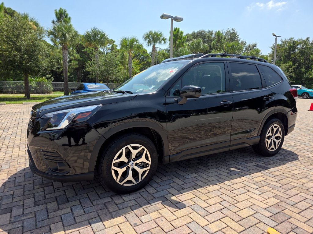 Used 2024 Subaru Forester Premium AWD/4WD image 3
