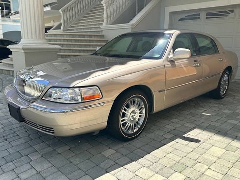 Used 2007 Lincoln Town Car Signature Limited RWD image 27