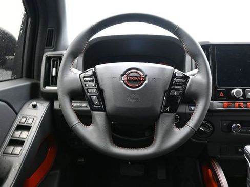 Used 2025 Nissan Frontier PRO-4X image 25