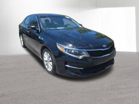 Used 2018 Kia Optima LX w/ 17" Alloy Wheels Package FWD image 7