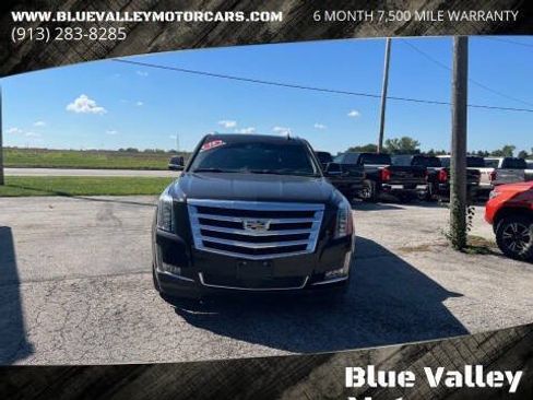Used 2018 Cadillac Escalade ESV Premium Luxury AWD/4WD image 2