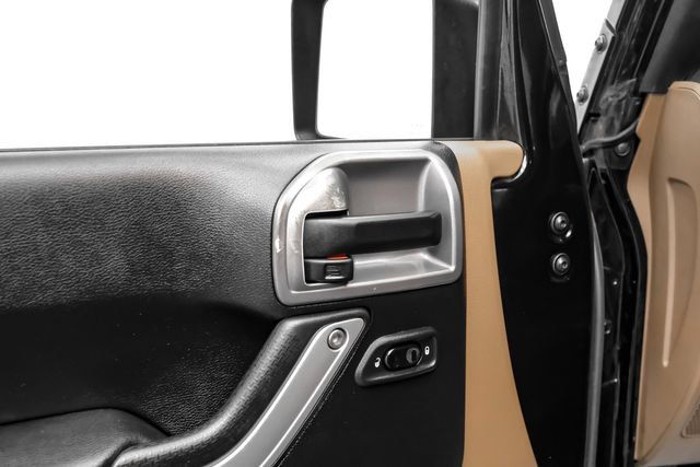 Used 2015 Jeep Wrangler Unlimited Sahara w/ Connectivity Group AWD/4WD image 41