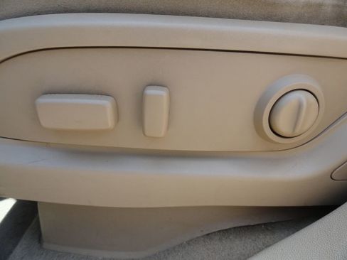 Used 2011 Buick Enclave CX FWD image 23