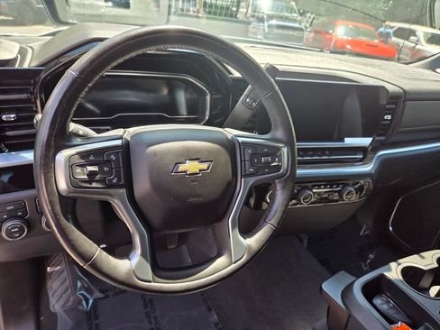 Used 2022 Chevrolet Silverado 1500 LT AWD/4WD image 16
