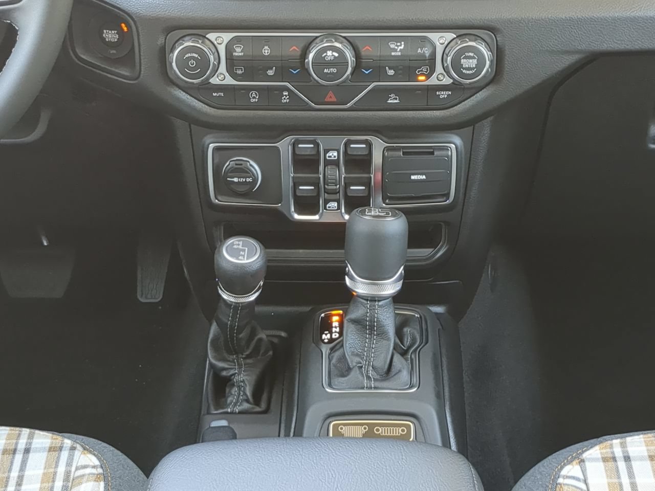 New 2026 Jeep Gladiator Sport AWD/4WD image 17