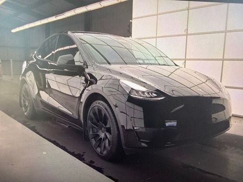 Used 2023 Tesla Model Y Long Range AWD/4WD image 1